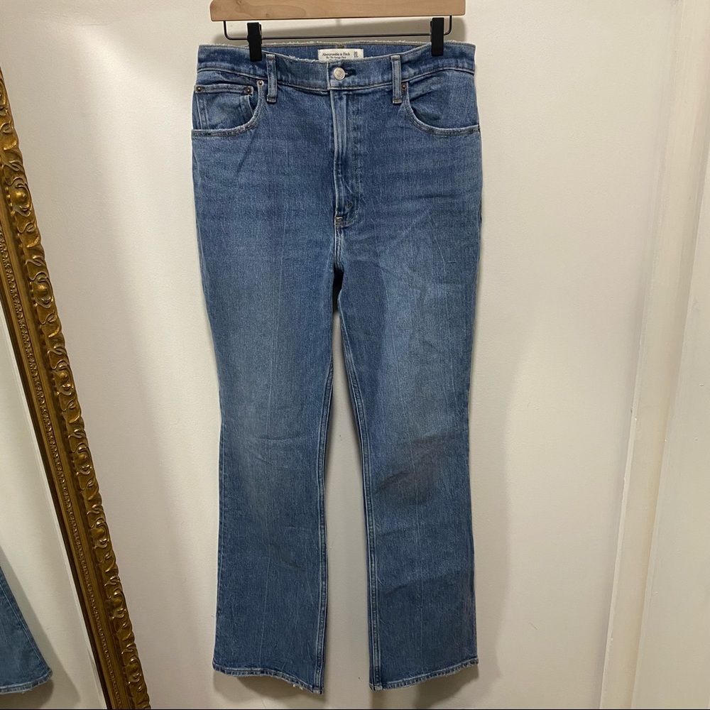 Abercrombie & Fitch ‘The 70s Vintage Flare Ultra High Rise’ Jeans